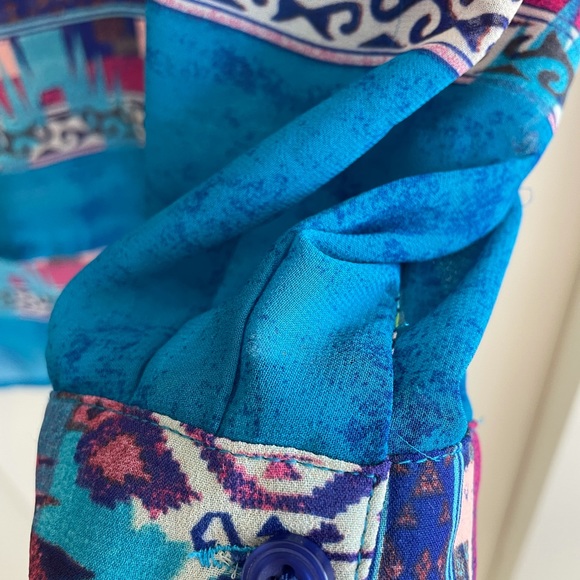 Semi-sheer geometric pattern blouse, size L. - Picture 8 of 12